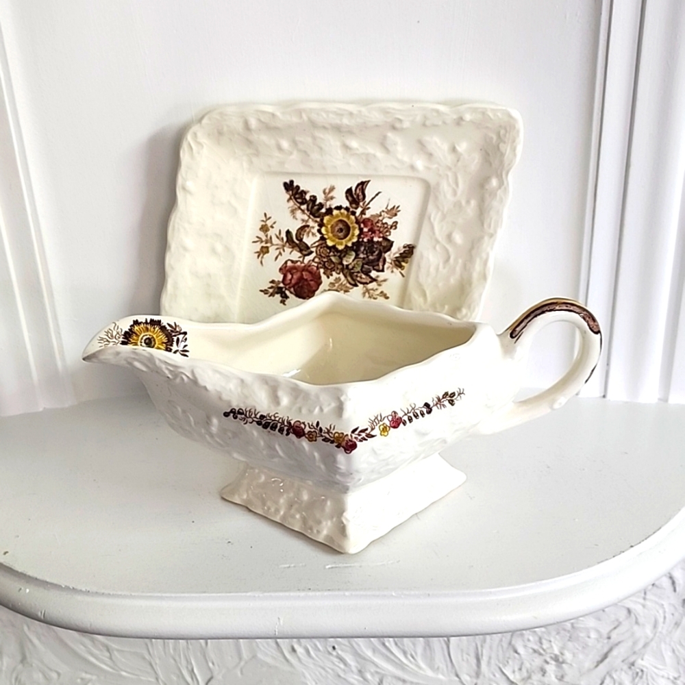GRAVY BOAT BY Friarswood  Mason's England is a valuable antique rare